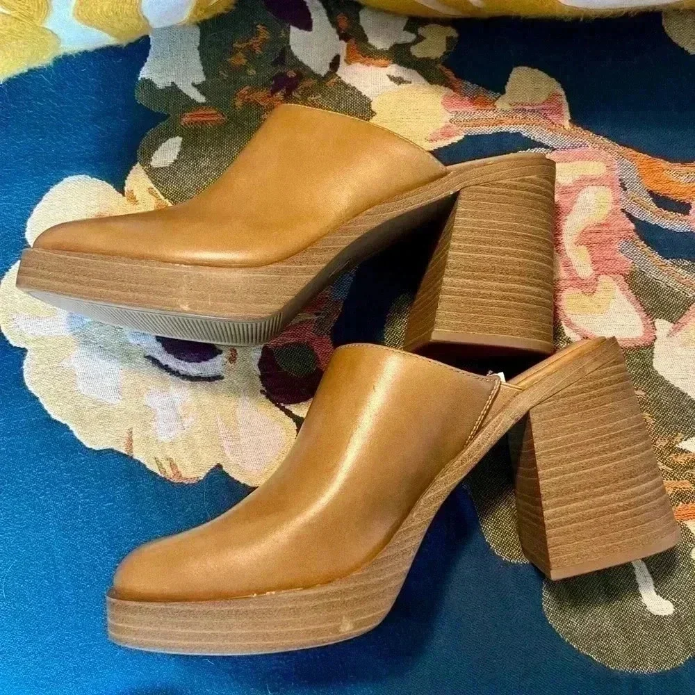 Universal Thread Clogs - Picture 2 of 4